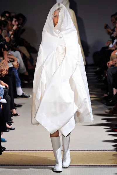Look 15